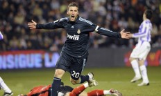 米兰体育官网-当新王跨越旧神，哈利伯顿的璀璨之夜与公牛式横扫的现代寓言