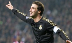 米兰体育app-双雄记，字母哥铁蹄踏碎奥兰多，东契奇极速狂飙锁定王座