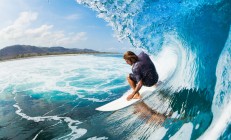 ac米兰下载-年度焦点之战，切尔西鏖战马赛，绿茵场上的意志交响曲