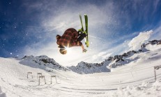 米兰体育官网-红土上的逆袭，蒙特卡洛轻取美网，梅德韦杰夫扛起全队书写团队网球新篇章