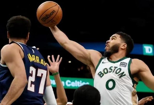 紧张角逐!赛场上风云变幻!的简单介绍 紧张角逐!赛场上风云变幻!的简单介绍