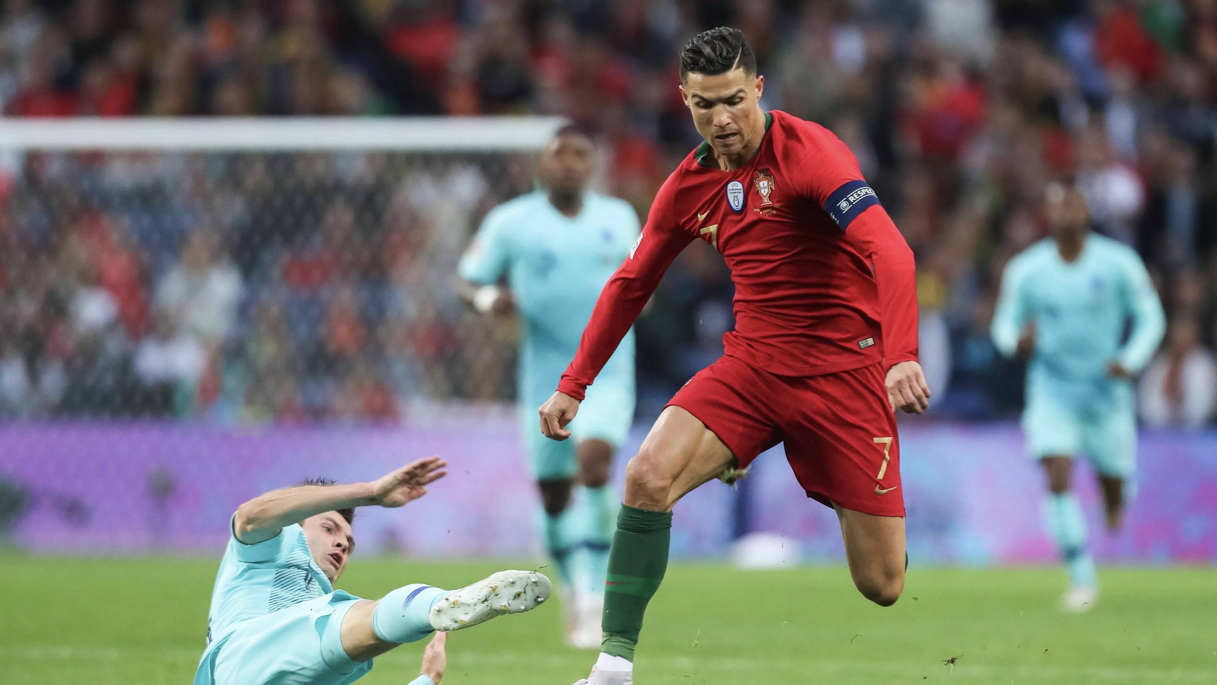 欧国联赛赛场上,球员们展现出了顶级技艺的简单介绍 欧国联赛赛场上,球员们展现出了顶级技艺的简单介绍