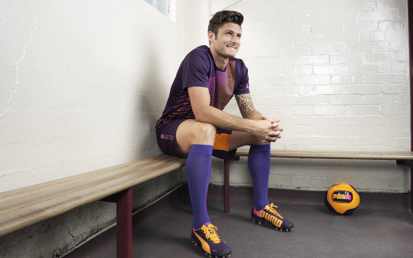 拜仁横扫摩洛哥，奥亚尔萨瓦尔状态火热，一场定义赛季的胜利