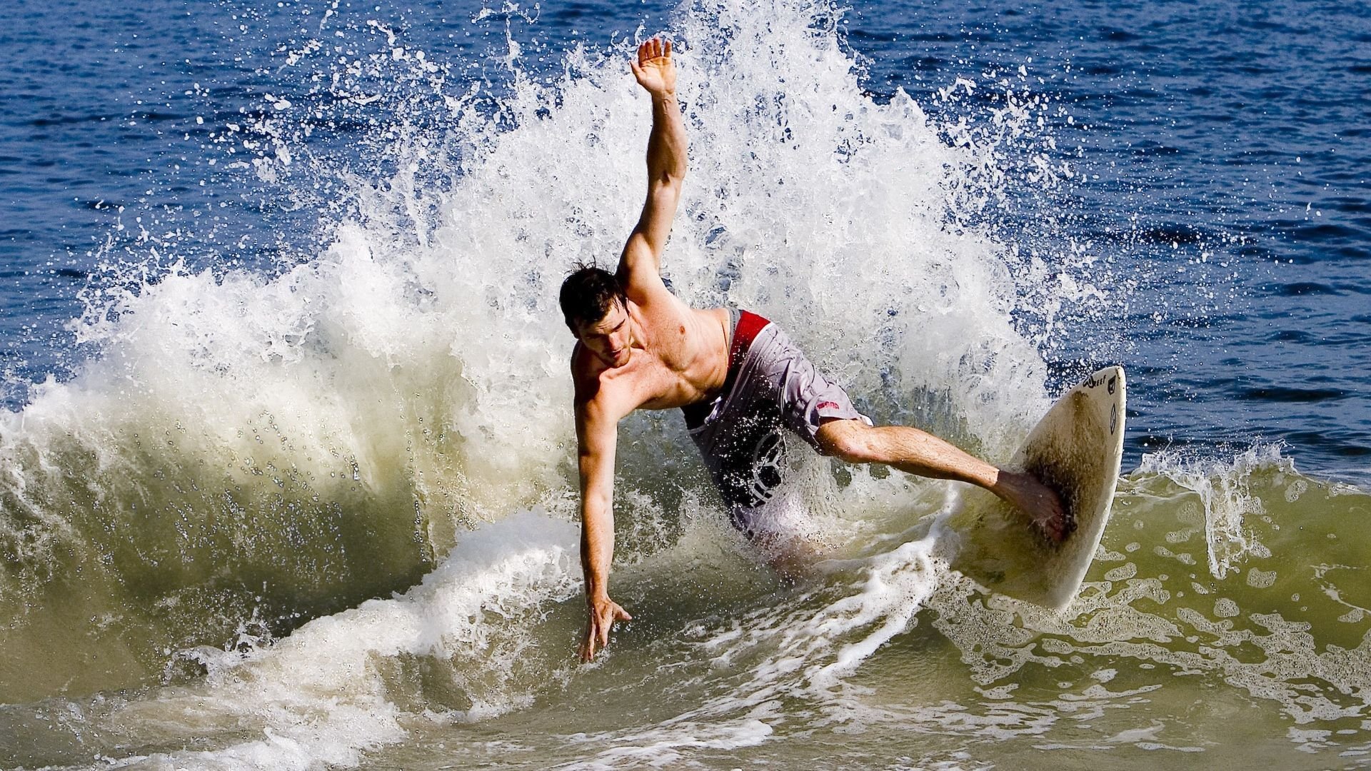 当太极虎撕碎战车,韩国队绝境翻盘与奥恰洛夫的精神启示