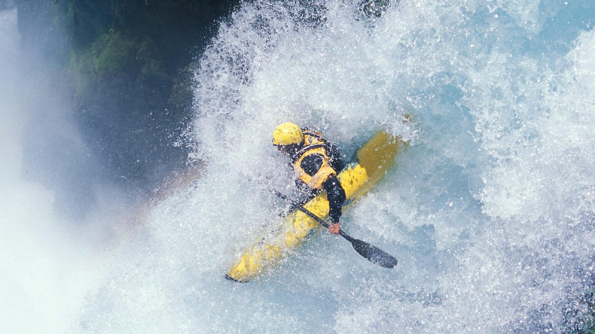 赛道传奇，阿斯顿马丁轻取哈斯，周冠宇刷新纪录书写历史