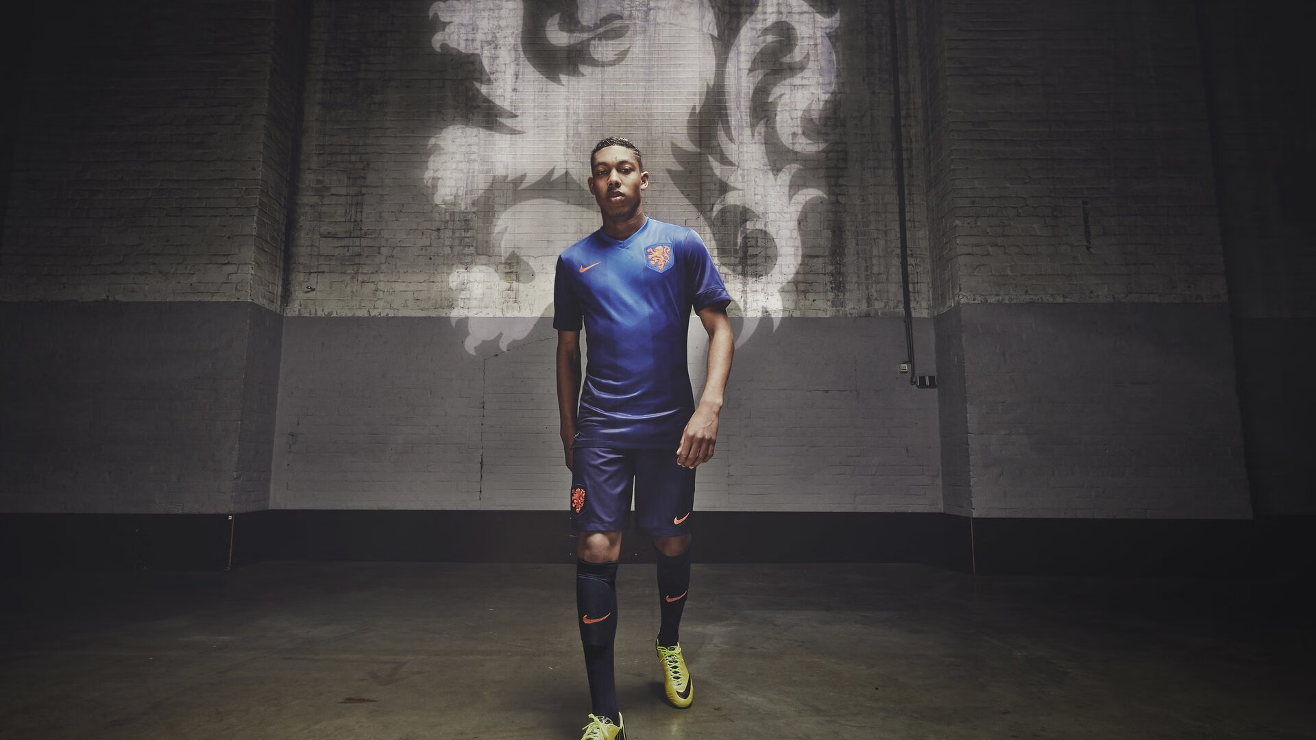 温网精神与拉沃尔杯的碰撞，德约科维奇带队险胜背后的唯一性